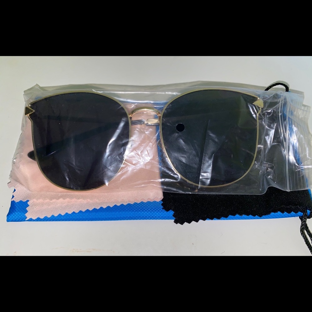 2 new pairs of sunglasses